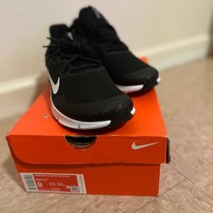 Nike Legend Essential Training Sneakers